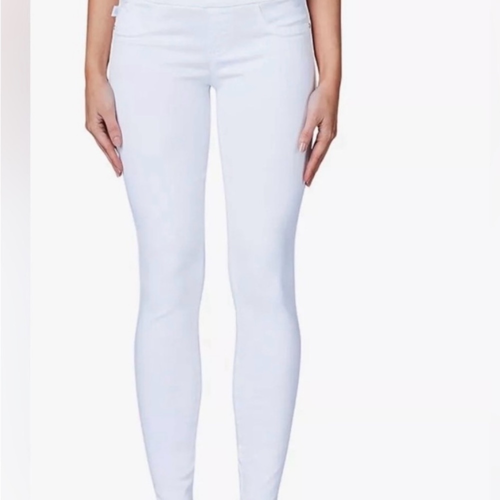 NWT- Rock & Republic White Pull-On Jeans